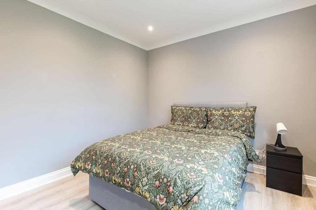Cozy 3-bedroom Flat In Willesden Londen
