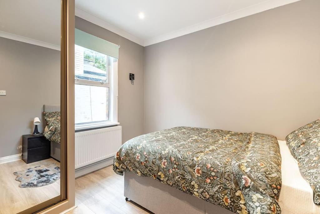 Cozy 3-bedroom Flat In Willesden Londen