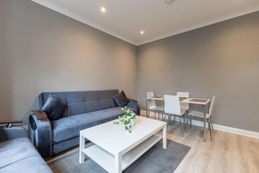 Cozy 3-bedroom Flat In Willesden Londen