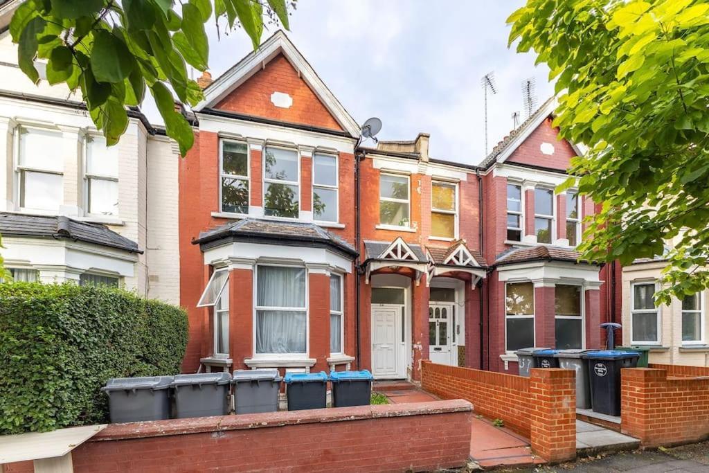 Cozy 3-bedroom Flat In Willesden * Londen