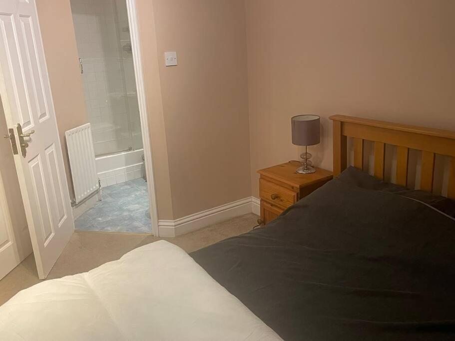 Apartment Sw19 2 Bed 2 Bath Private Flat *
