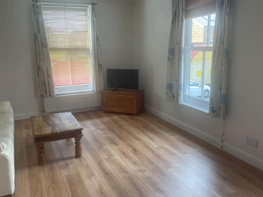 Sw19 2 Bed 2 Bath Private Flat