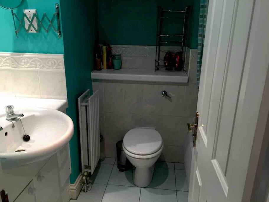 Apartment Sw19 2 Bed 2 Bath Private Flat London