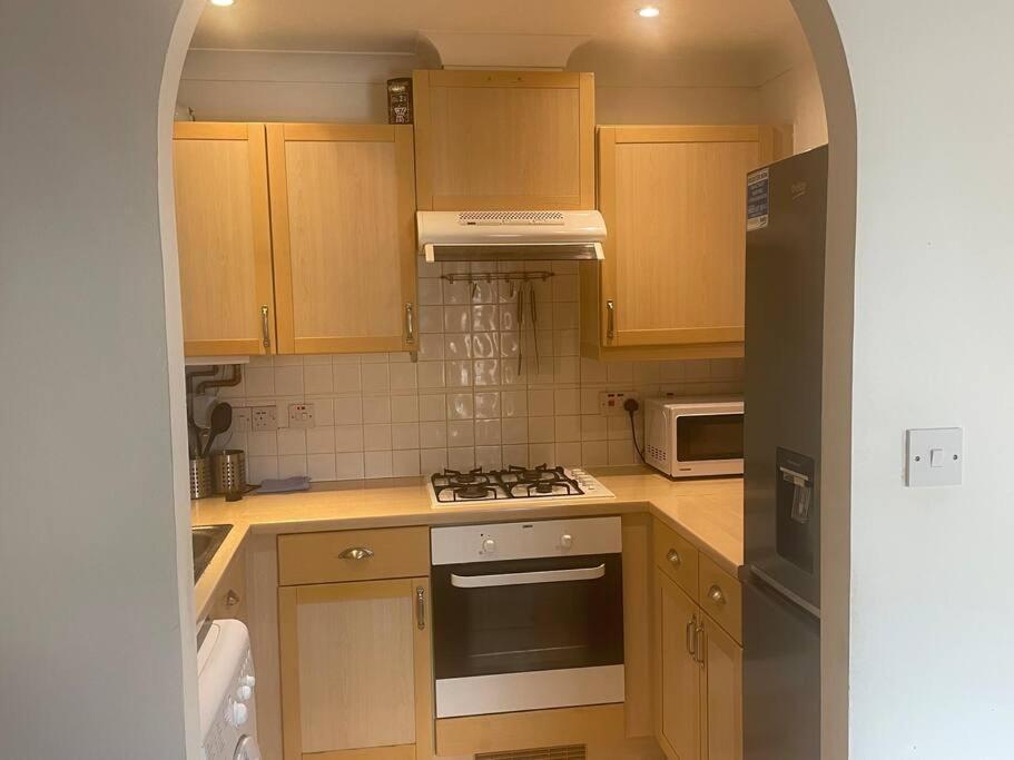 Apartment Sw19 2 Bed 2 Bath Private Flat London