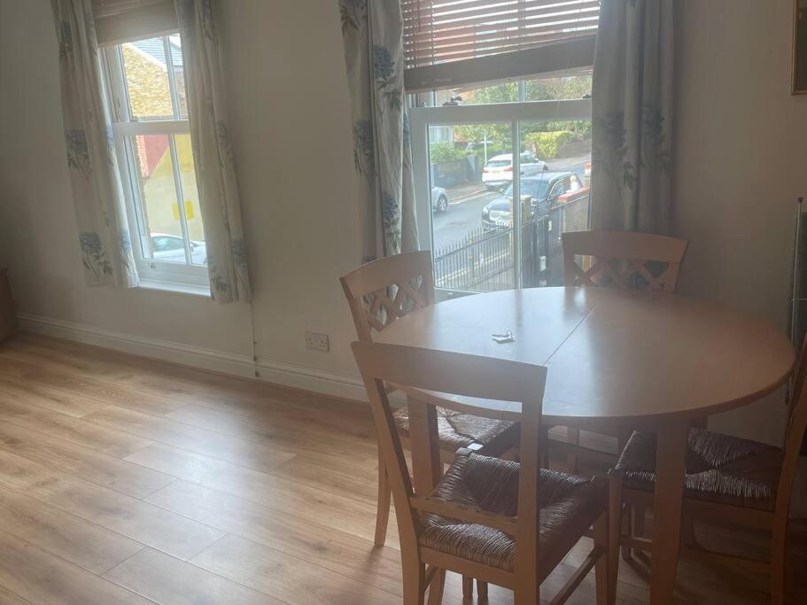 Sw19 2 Bed 2 Bath Private Flat * London