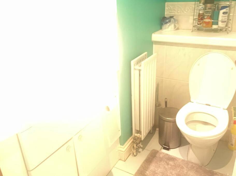 Sw19 2 Bed 2 Bath Private Flat * London