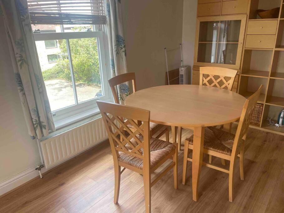 Sw19 2 Bed 2 Bath Private Flat Apartment *