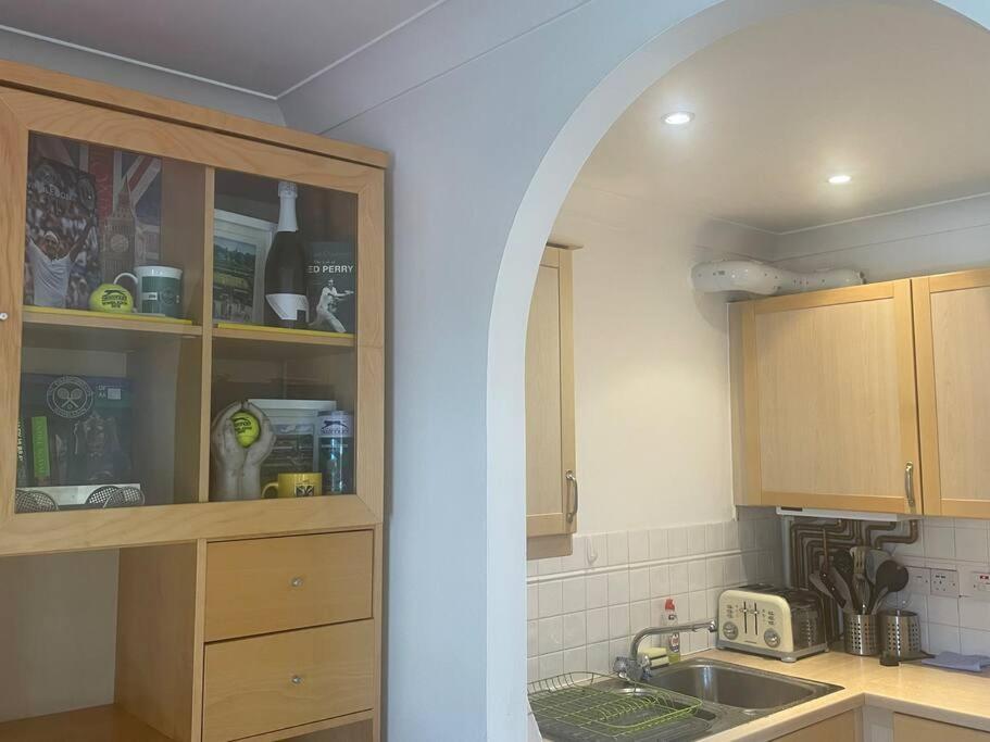 Sw19 2 Bed 2 Bath Private Flat * London