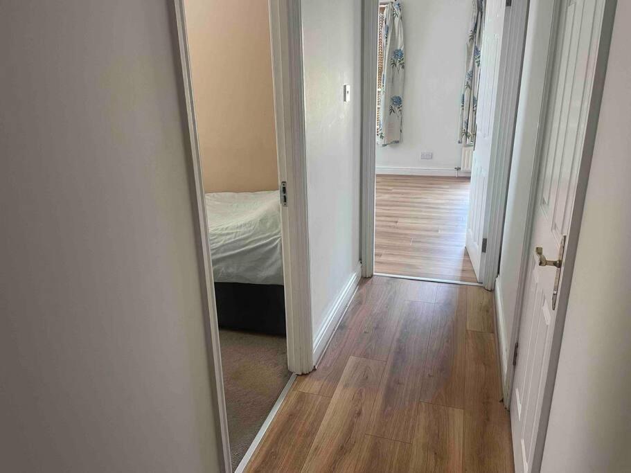 Sw19 2 Bed 2 Bath Private Flat * London