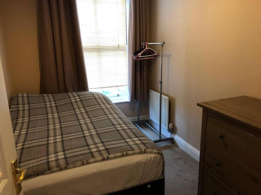 Sw19 2 Bed 2 Bath Private Flat London