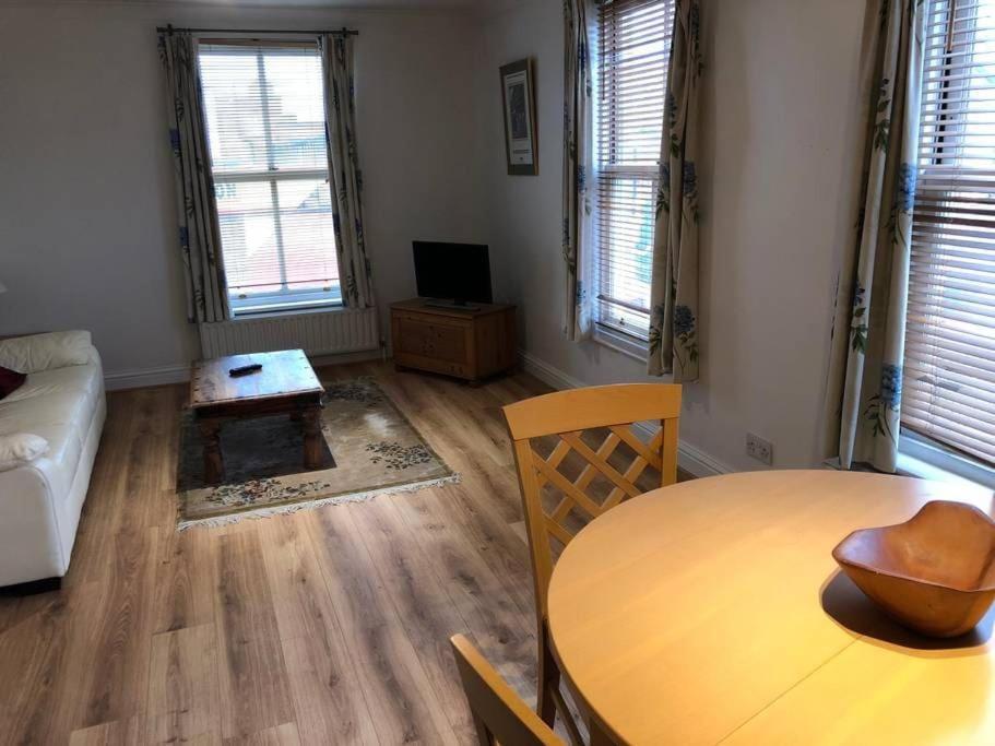Sw19 2 Bed 2 Bath Private Flat Apartment