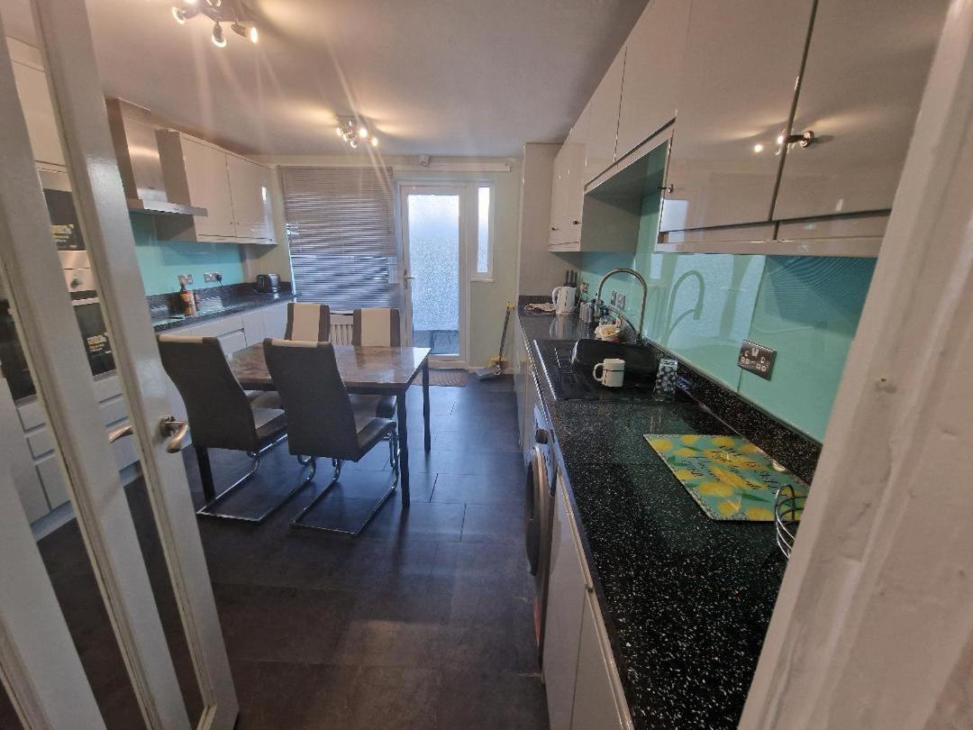 Luxury House, 4 Bedrooms Fully Furnished Holiday home