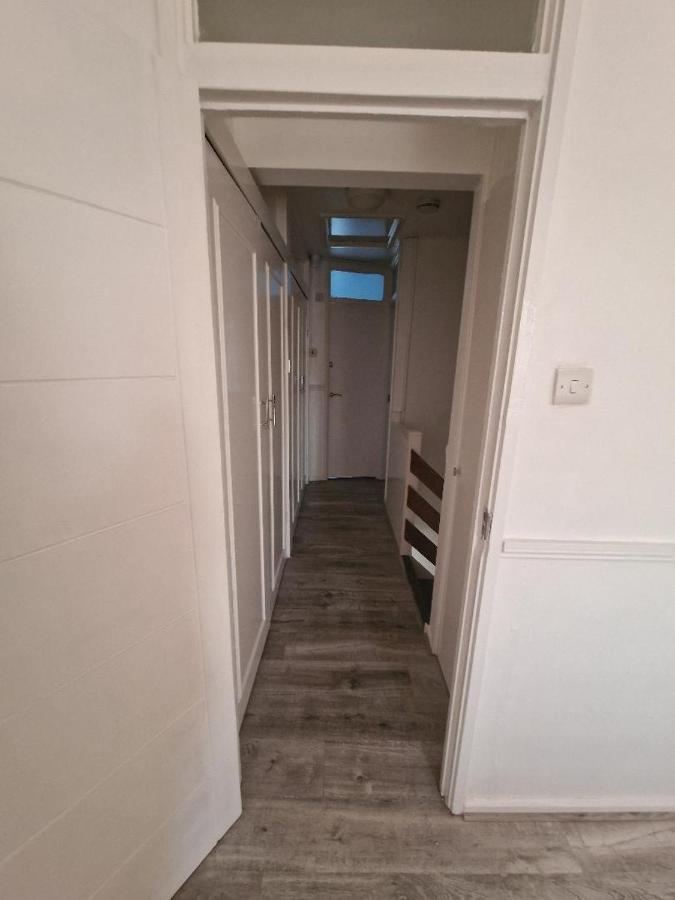 Holiday home Luxury House, 4 Bedrooms Fully Furnished *