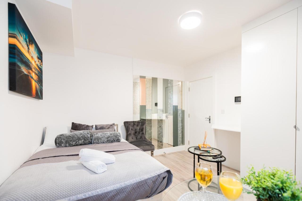 Stylish Near Kensal Appartement Londen