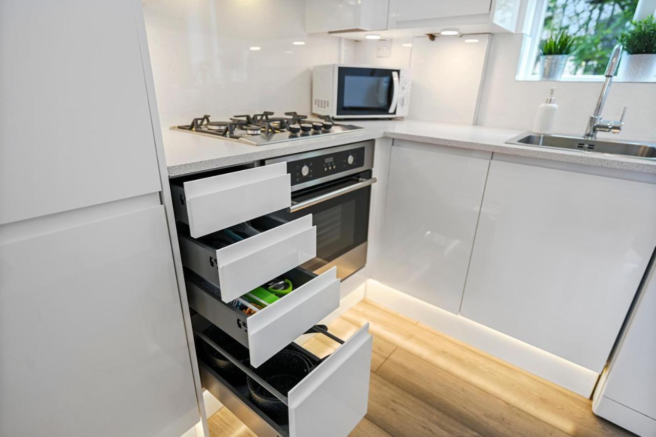 Lux Modern 2bd Near & Heathrow Easy Fast London
