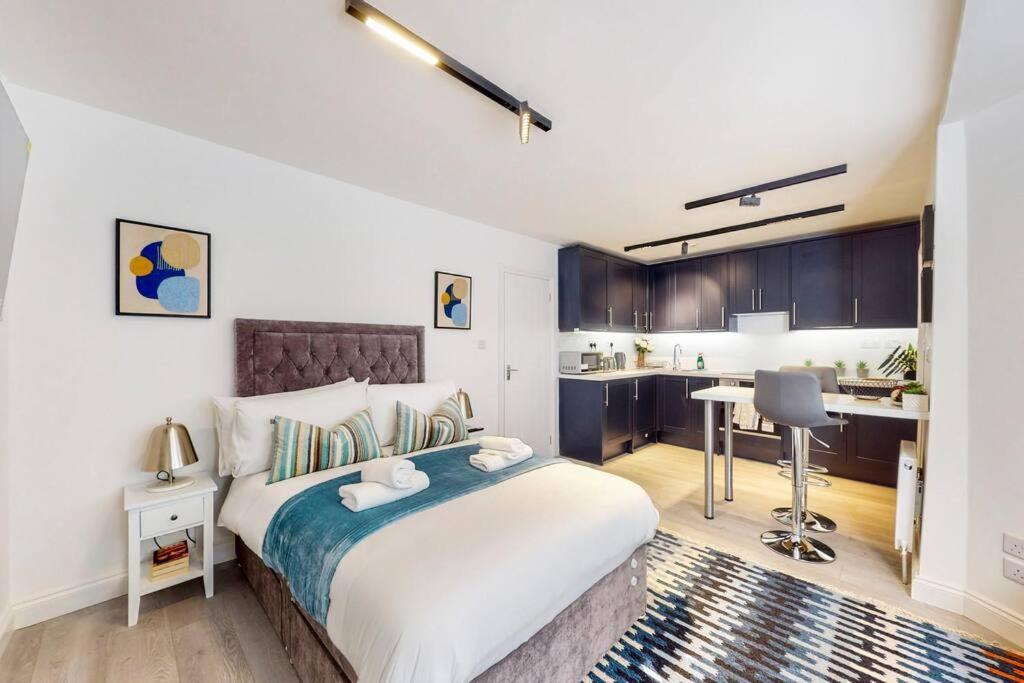 Beautiful Studio In North Madia Vale * Londen