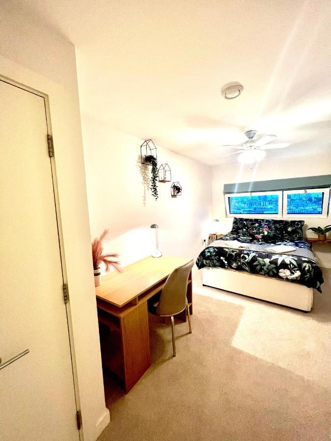 Apartment Skyline View Highest Floor Service