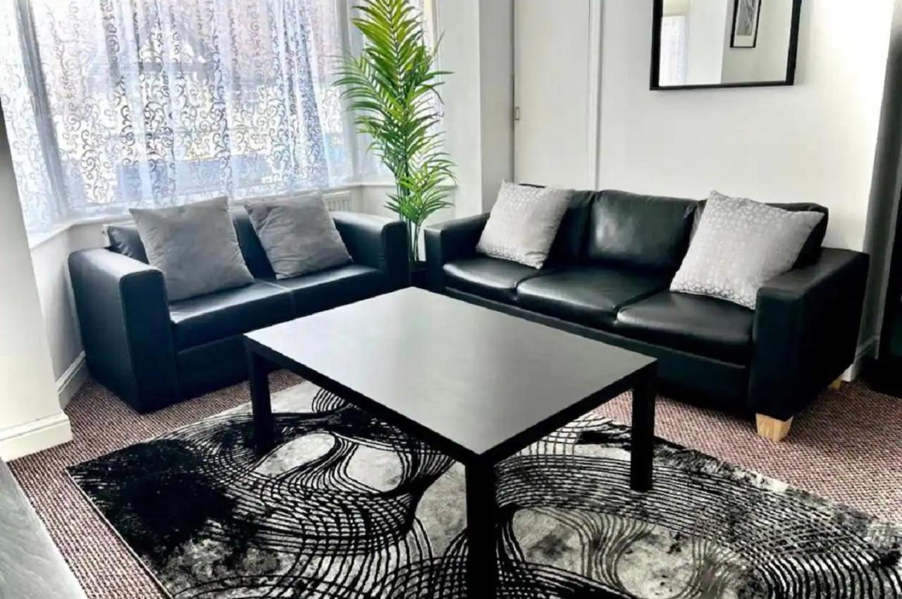 Entire 2-bedroom Stylish Flat, Wembley Park Apartment London