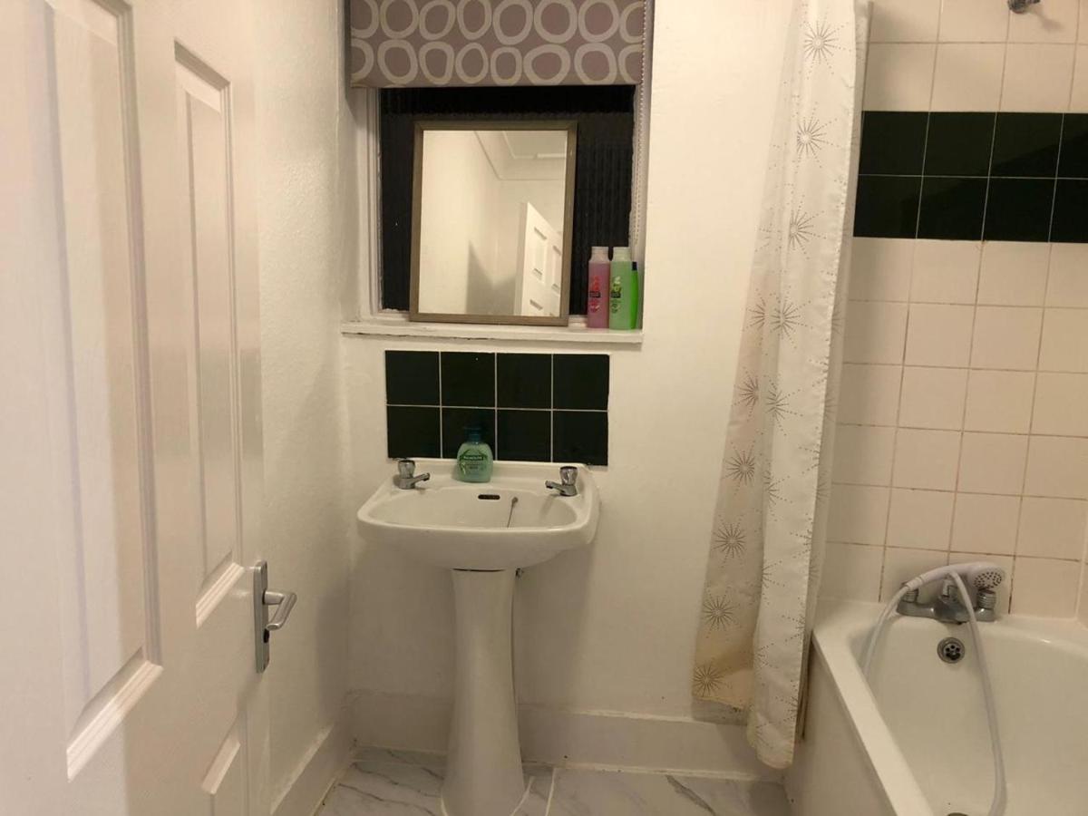 East 2 Bedroom Apartment *