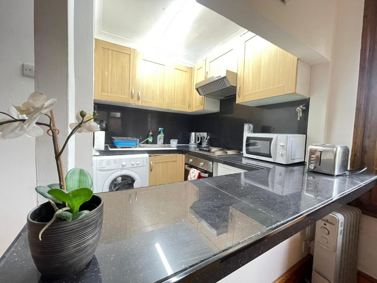 Lovely With En-suite In Stratford Homestay *