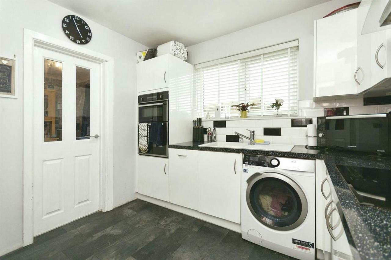 Stunning 3br Penthouse With Ac, Private Lift And Balcony In Apartment London