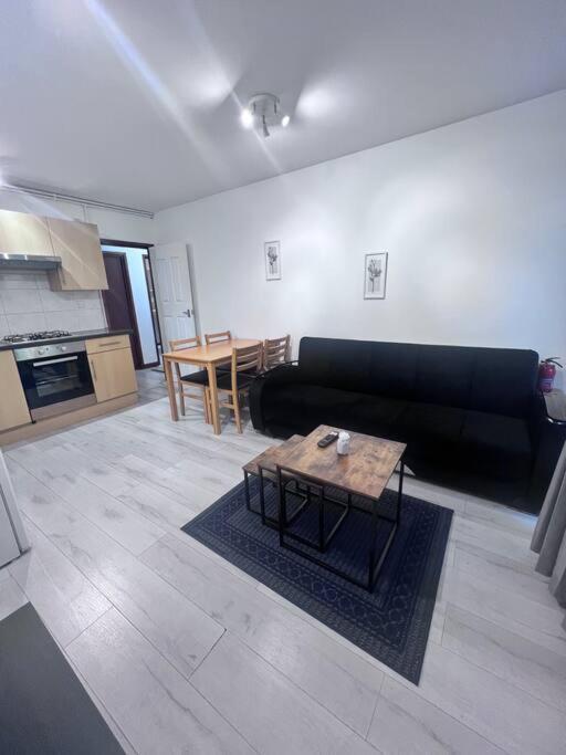 Flat 7 Near Westfield Centre, 1 Bedroom, 1 Bathroom Flat Apartamento *