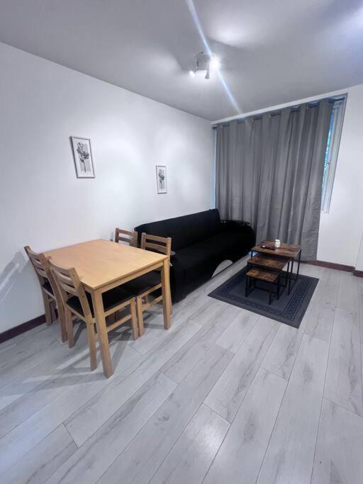 Apartamento Flat 7 Near Westfield Centre, 1 Bedroom, 1 Bathroom Flat