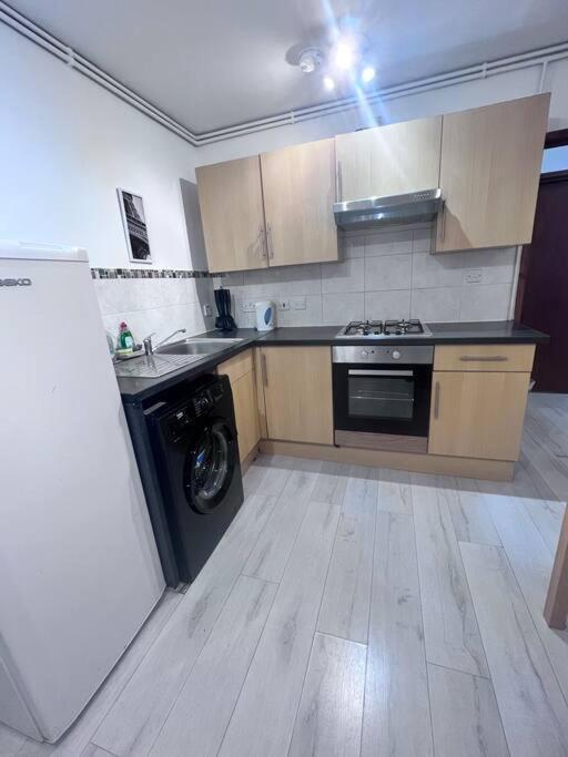 Apartamento Flat 7 Near Westfield Centre, 1 Bedroom, 1 Bathroom Flat Londres