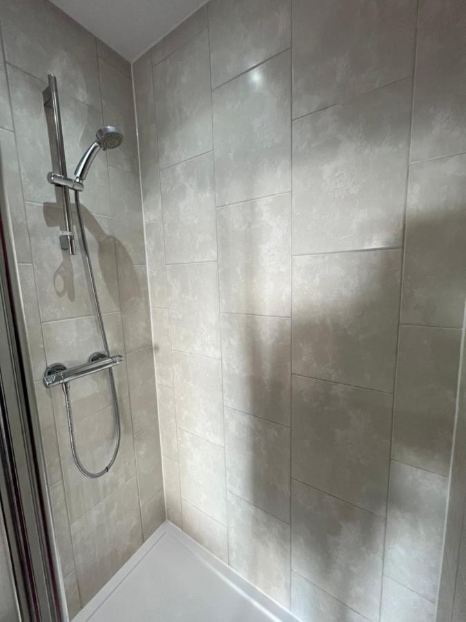 Cityscape Serenity: 10th Floor Oasis Near City Airport, Excel & 02 Appartement