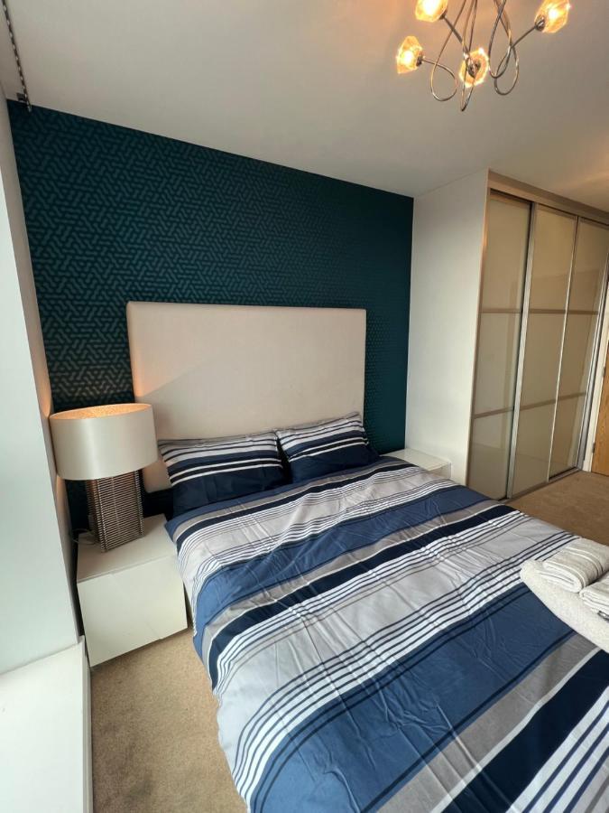 Apartamento Cityscape Serenity: 10th Floor Oasis Near City Airport, Excel & 02 *