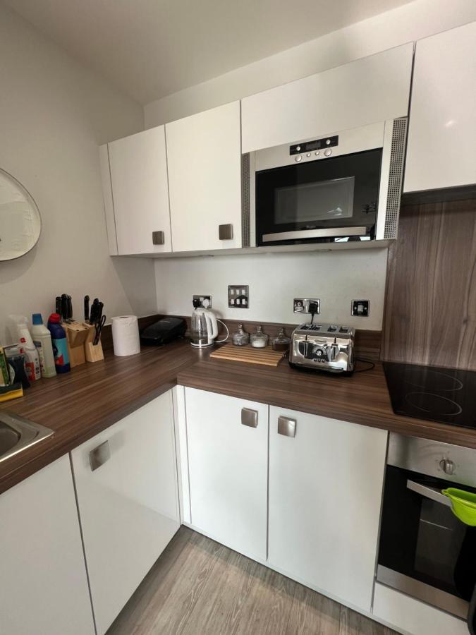 Cityscape Serenity: 10th Floor Oasis Near City Airport, Excel & 02 Appartement Londen
