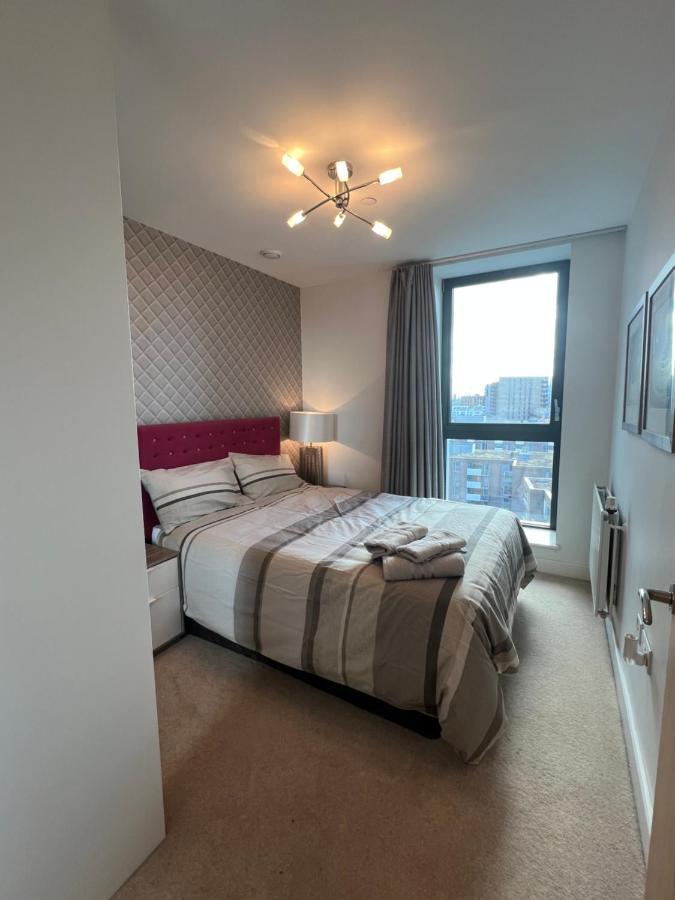 Apartamento Cityscape Serenity: 10th Floor Oasis Near City Airport, Excel & 02 *