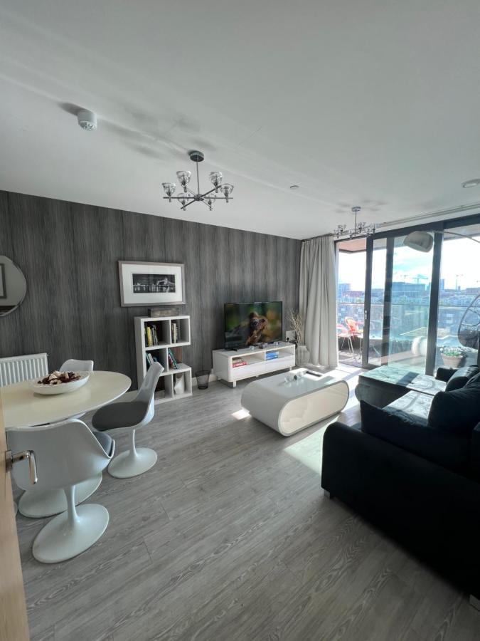 Appartement Cityscape Serenity: 10th Floor Oasis Near City Airport, Excel & 02 Londen