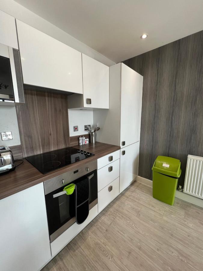 Cityscape Serenity: 10th Floor Oasis Near City Airport, Excel & 02 Appartement *