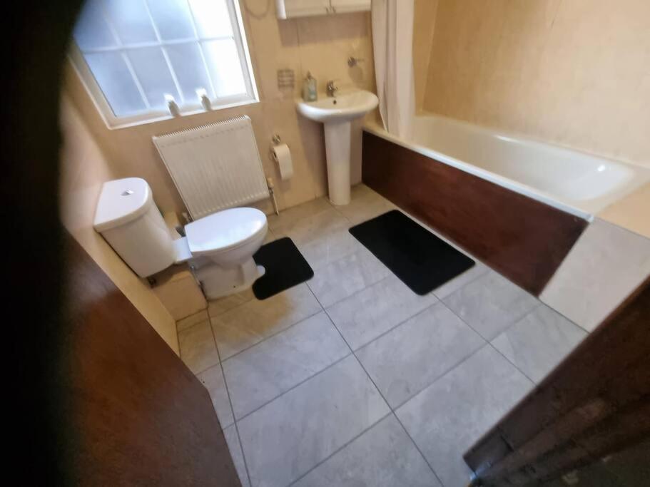 Flat 8 Near Westfield Centre, 1 Bedroom, 1 Bathroom Flat