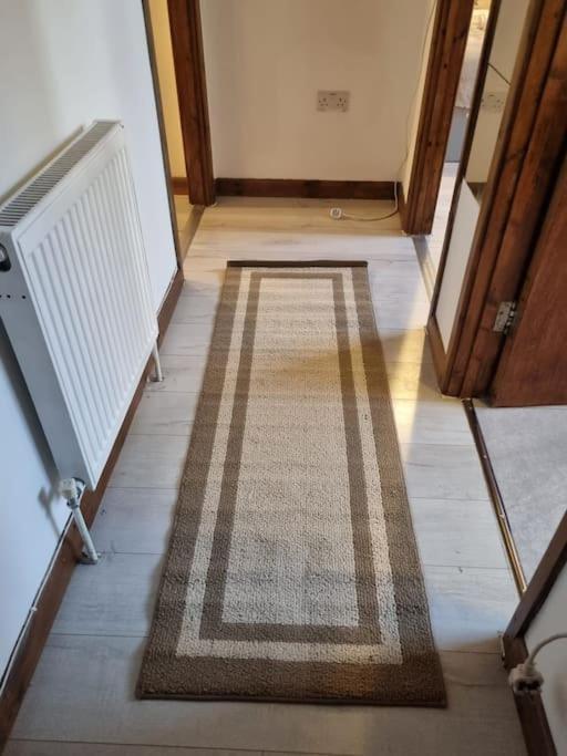 Flat 8 Near Westfield Centre, 1 Bedroom, 1 Bathroom Flat * London