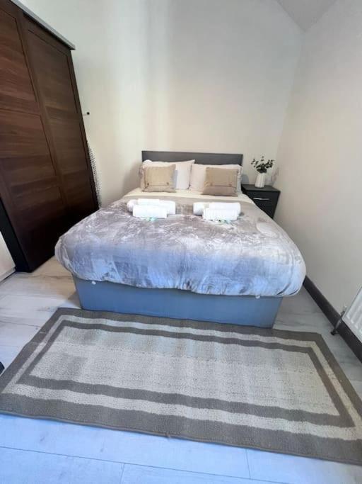 Apartment Flat 8 Near Westfield Centre, 1 Bedroom, 1 Bathroom Flat