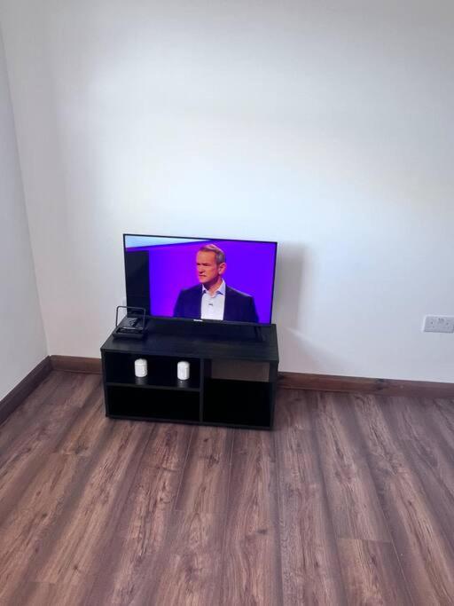Flat 8 Near Westfield Centre, 1 Bedroom, 1 Bathroom Flat * London