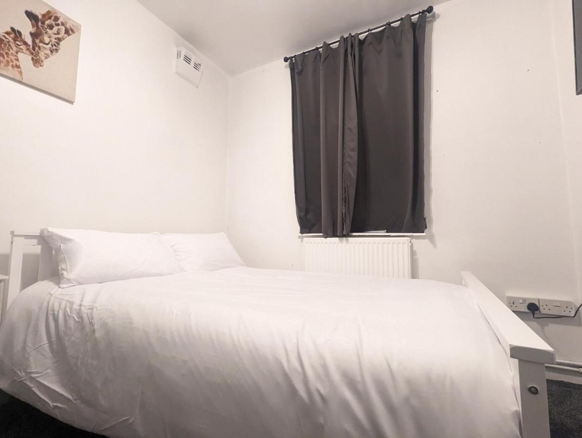 Homestay Bow - *