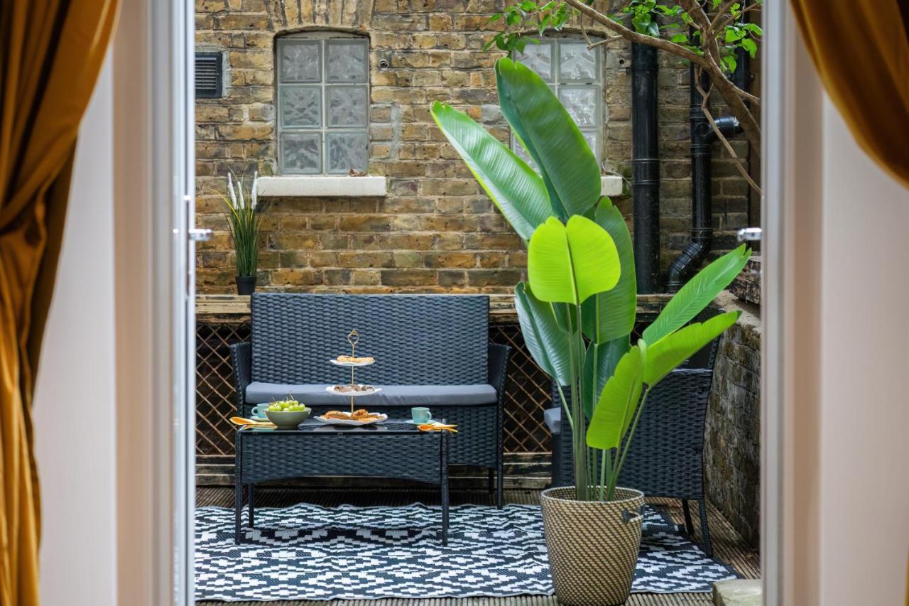 Funky Trendy Modern 3 Bed 3 Bath House In Dalston