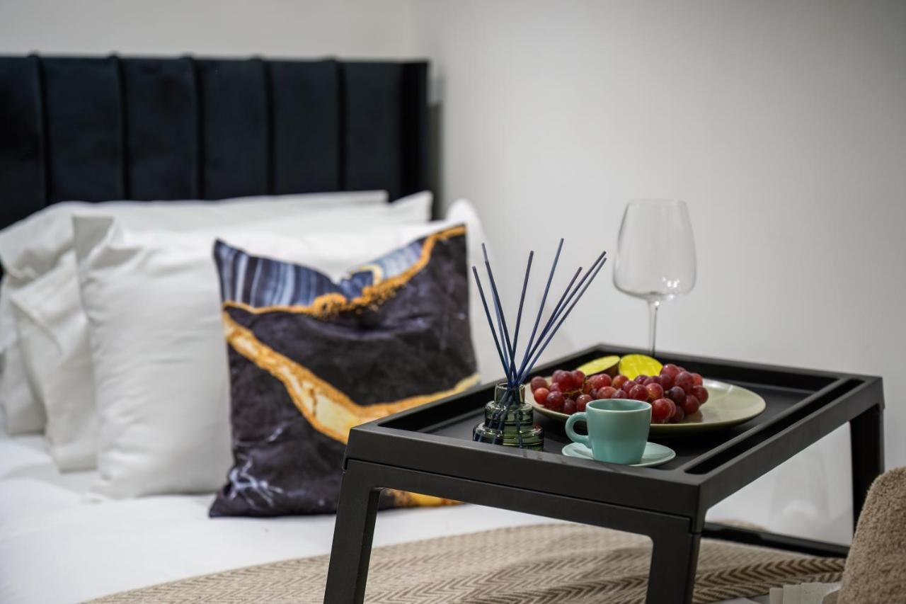 Funky Trendy Modern 3 Bed 3 Bath House In Dalston