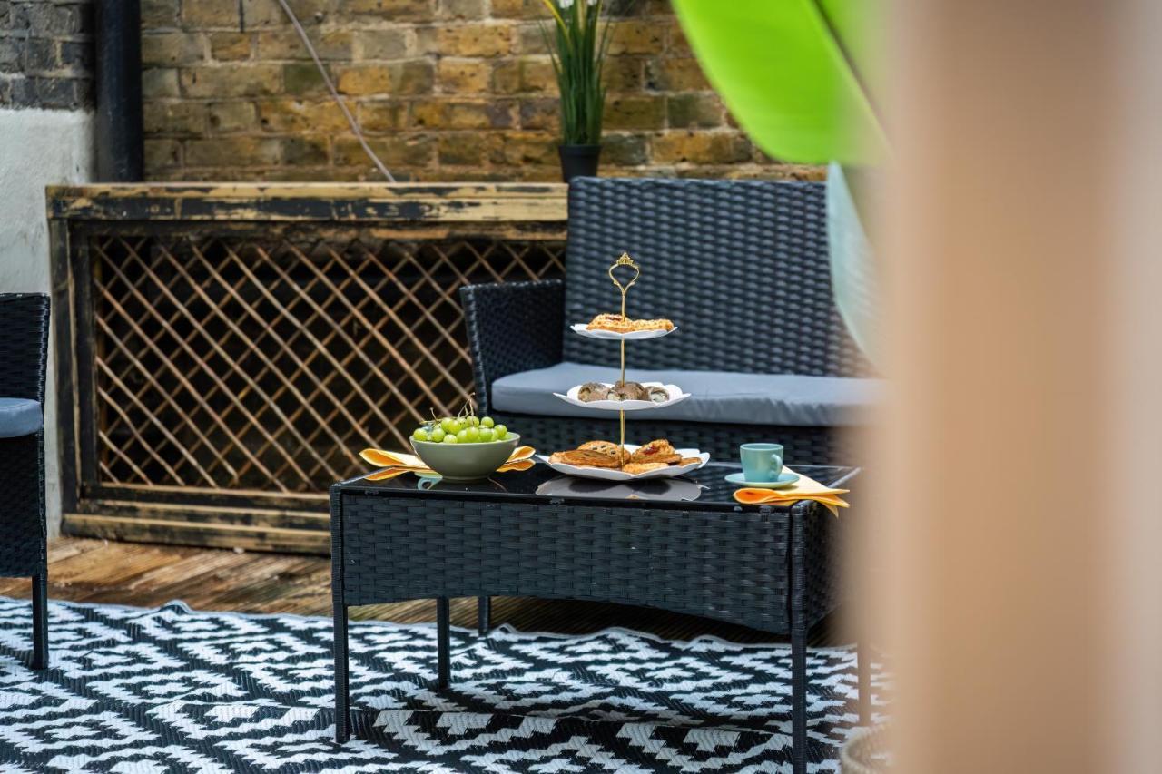 Funky Trendy Modern 3 Bed 3 Bath House In Dalston