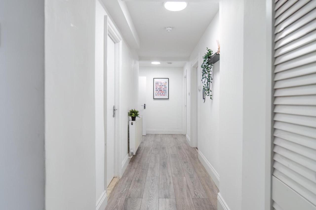 Funky Trendy Modern 3 Bed 3 Bath House In Dalston