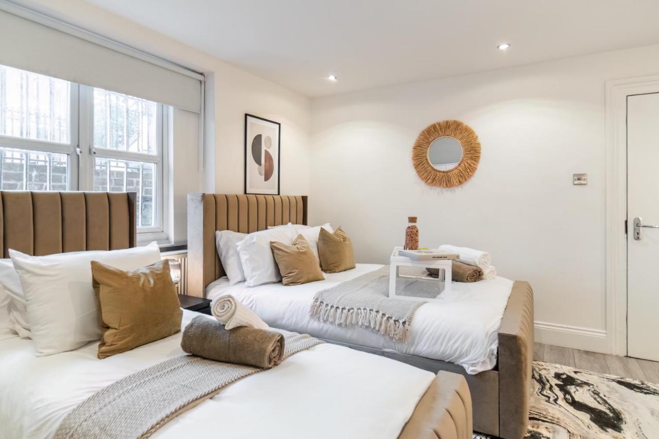 Funky Trendy Modern 3 Bed 3 Bath House In Dalston London