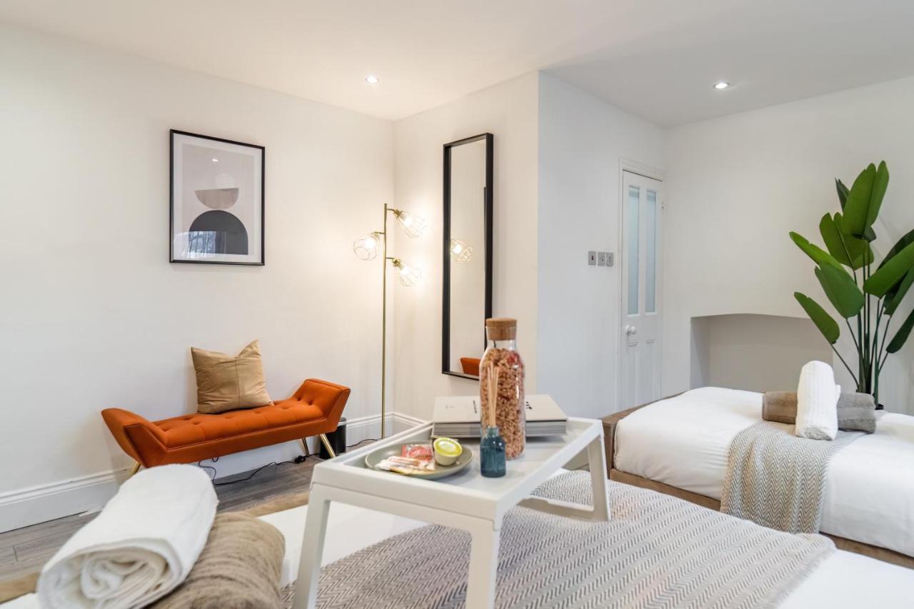 Funky Trendy Modern 3 Bed 3 Bath House In Dalston