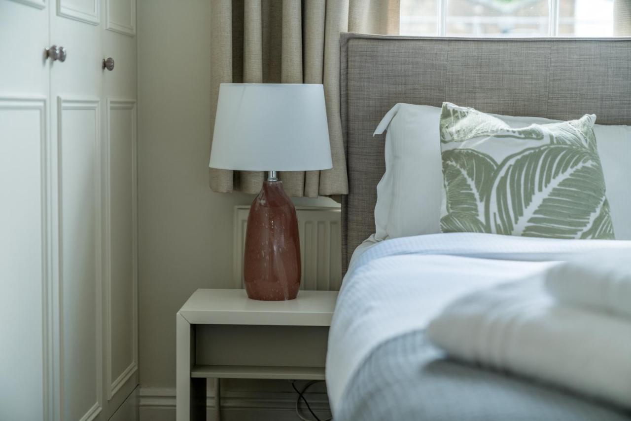 Luxury 2 Bedroom On Portobello Road Apartment