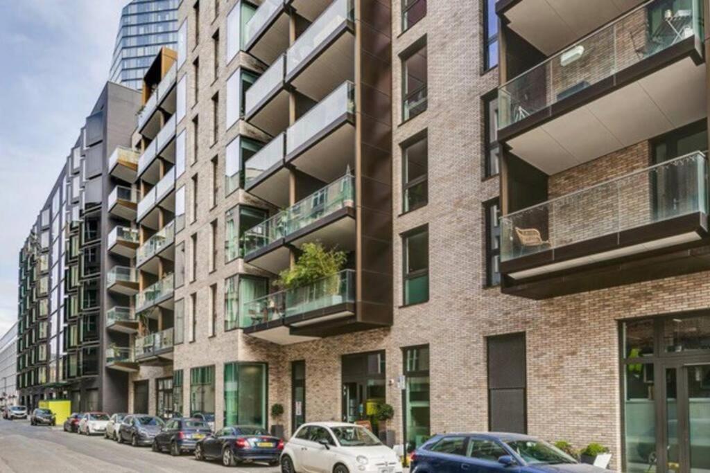 Luxurious Penthouse, Expansive Wrap-around Terrace *