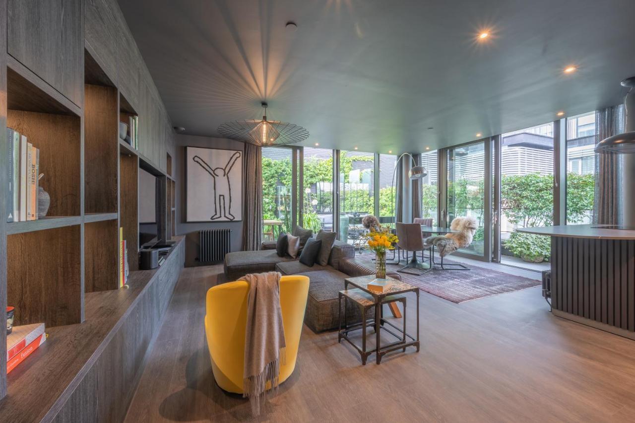 Luxurious Penthouse, Expansive Wrap-around Terrace Apartment