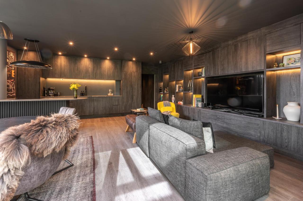 Apartment Luxurious Penthouse, Expansive Wrap-around Terrace