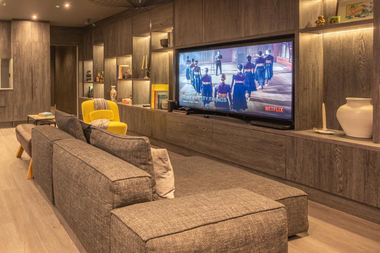 Apartment Luxurious Penthouse, Expansive Wrap-around Terrace London